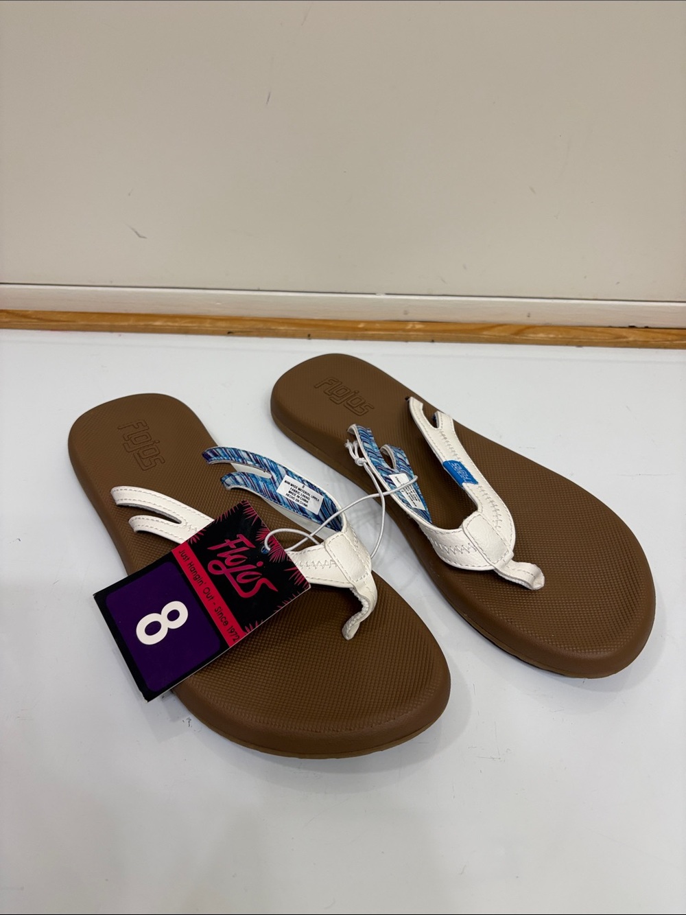 NWT Flojos Women’s White Strap Flip Flop Thong Sandals - Brown Footbed Size 8